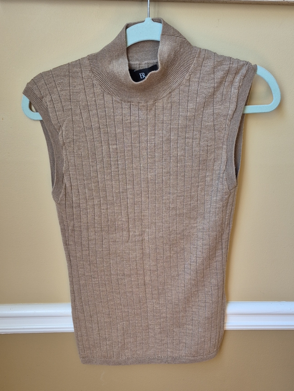 Banana Republic Women's Sweater 100% Merino Wool in Tan